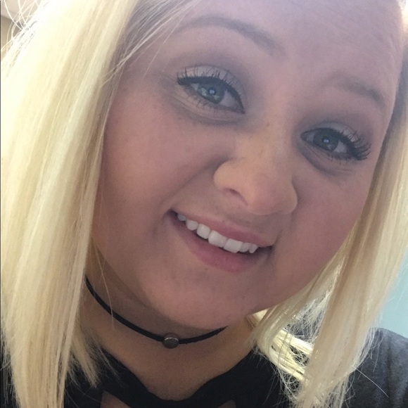 Meet your Posher, Danielle - Picture 1 of 1